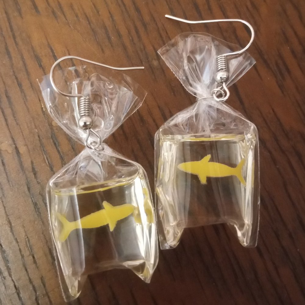 NWOT Goldfish earrings